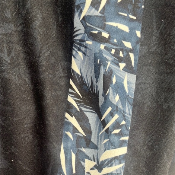 Tone It Up x Wear It To Heart blue tropical print Leggings - Picture 7 of 7